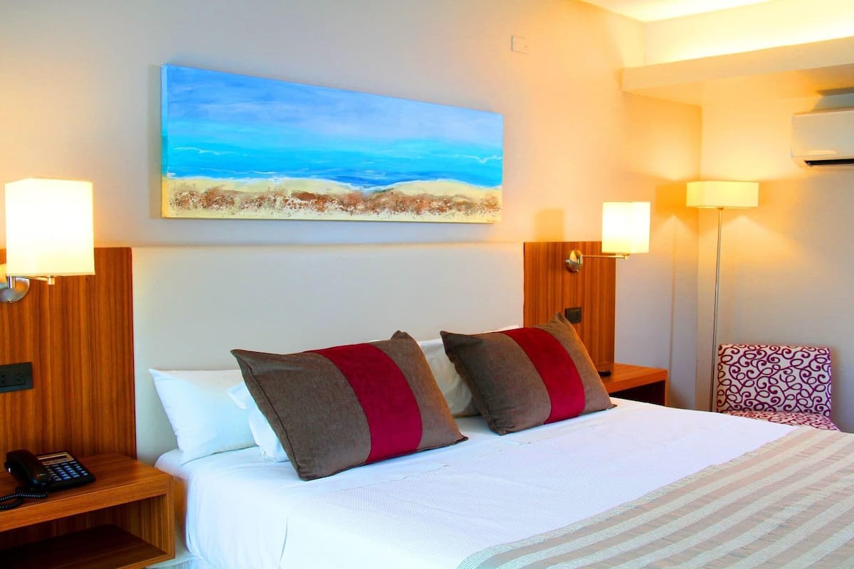 Literie de qualité supérieure, surmatelas, minibar