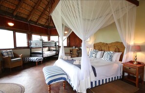 Family Unit  | Bathroom | Free toiletries, hair dryer, towels - Shayamoya Tiger Fishing and Game Lodge (Pongola)