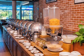 Buffet déjeuner gratuit tous les jours