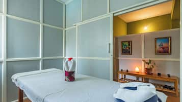 Sauna, Dampfbad, Körperbehandlungen, Aromatherapie, Warmsteinmassagen