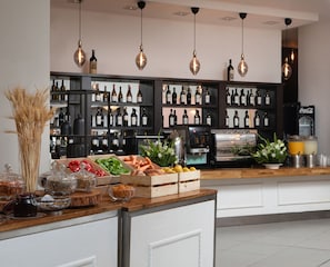 Tägliches Frühstücksbuffet gegen Gebühr