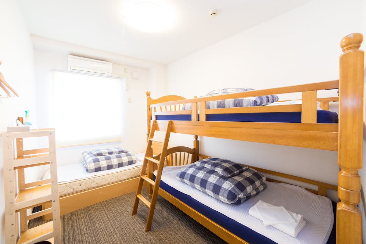 Iron/ironing board, free WiFi, bed sheets