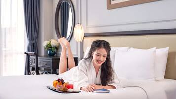 Deluxe Room, City View | Down comforters, minibar, in-room safe, desk