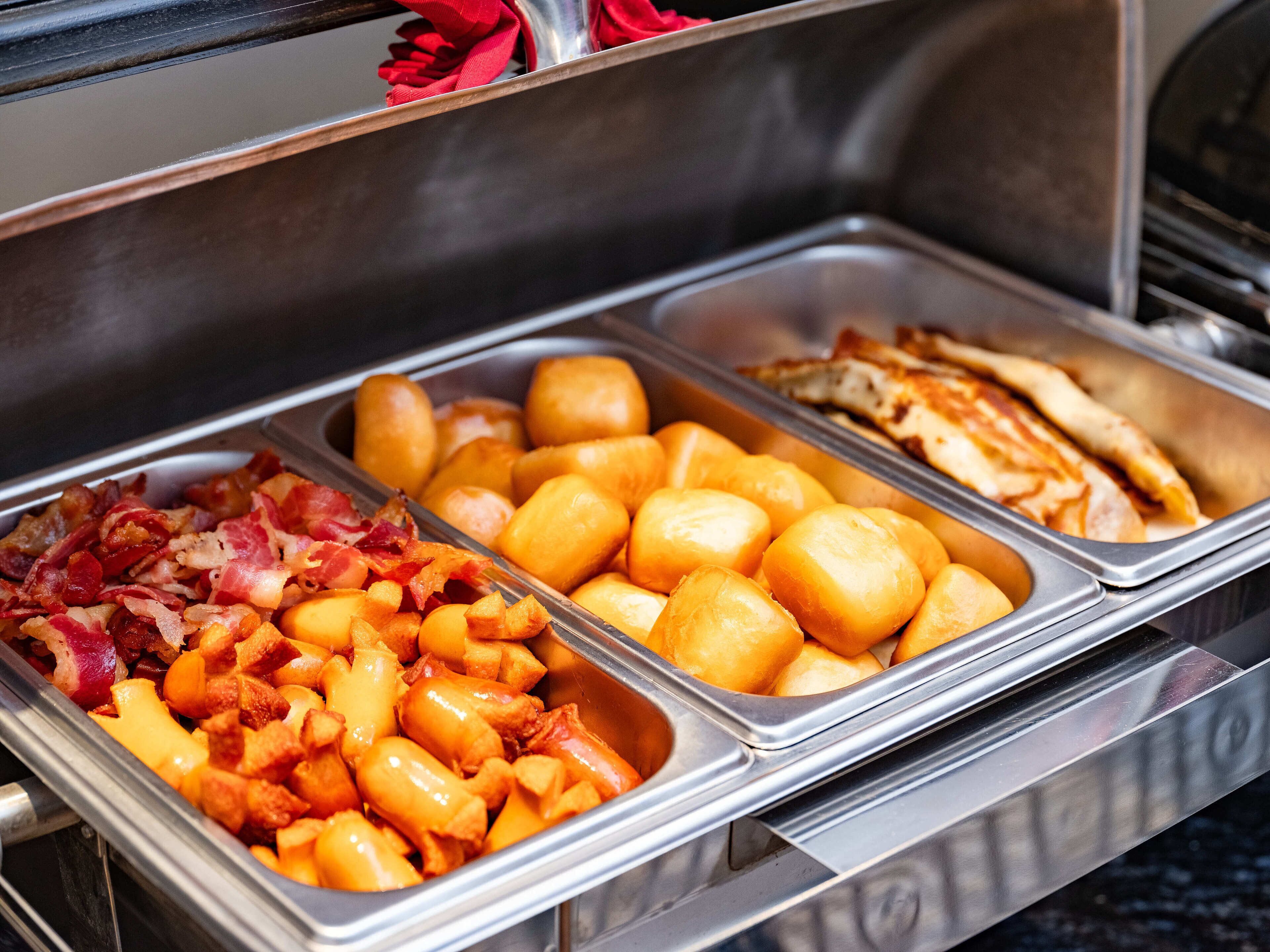 daily english breakfast (vnd 200000 per person)