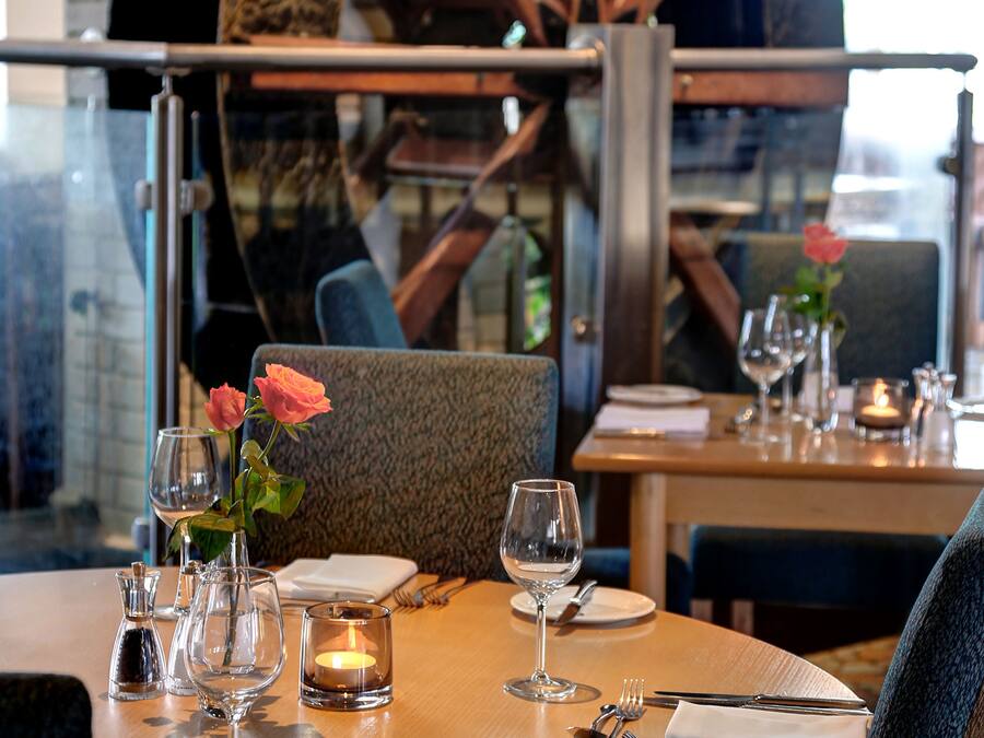 Breakfast, lunch and dinner served