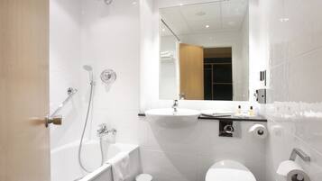 Duschwanne, Designer-Toilettenartikel, Haartrockner, HandtĂŒcher