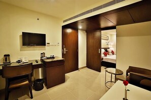 Minibar, in-room safe, desk, iron/ironing board