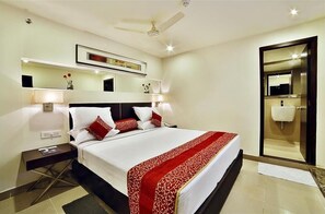 Minibar, in-room safe, desk, iron/ironing board