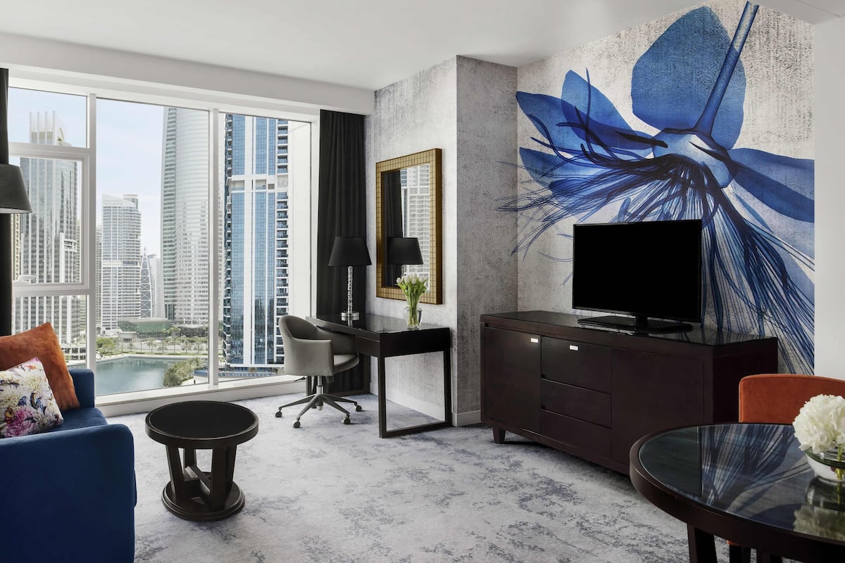 Egyptian cotton sheets, premium bedding, down duvets, minibar