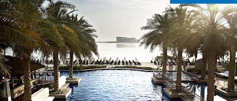 Außenpool, Liegestühle