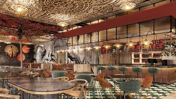 3 Restaurants; Mittagessen, Abendessen und Brunch werden serviert