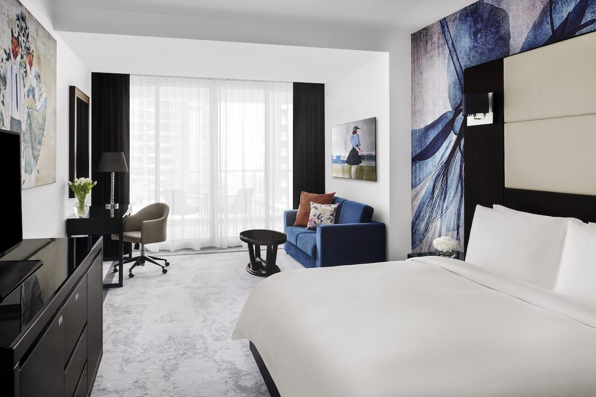 Phòng Suite Junior, 1 giường cỡ king, quang cảnh hồ (Free Beach Access) | 1 phòng ngủ, bộ trải giường bằng vải cotton Ai Cập