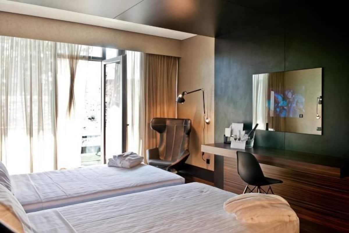 Minibar, in-room safe, desk, soundproofing