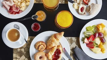 Free daily buffet breakfast