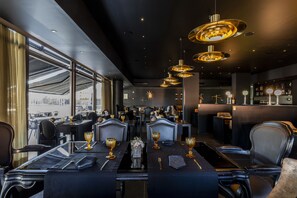 Ze serveren er ontbijt, lunch en diner 