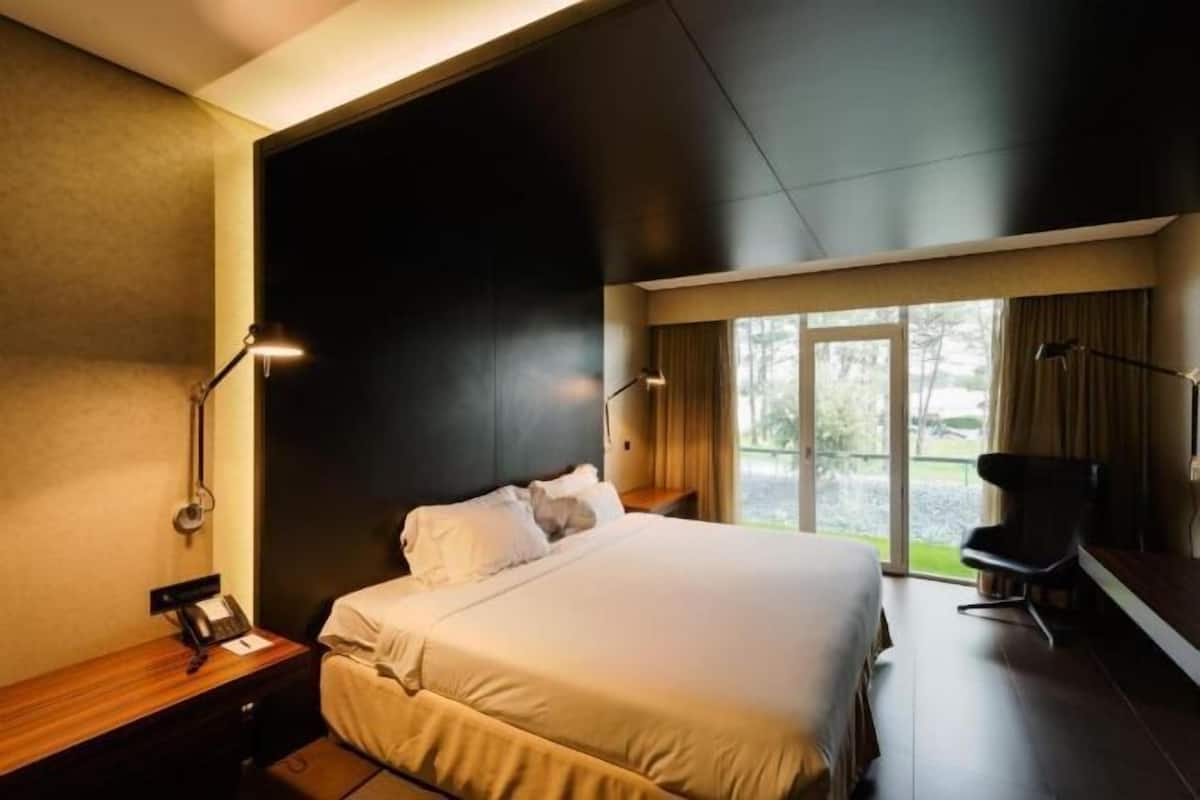 Minibar, in-room safe, desk, soundproofing