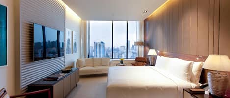 Premium bedding, in-room safe, desk, laptop workspace