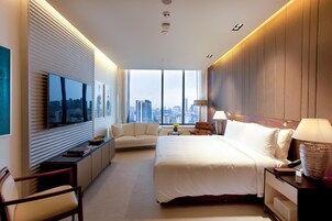 Premium bedding, in-room safe, desk, laptop workspace