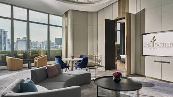 Premium bedding, in-room safe, desk, laptop workspace