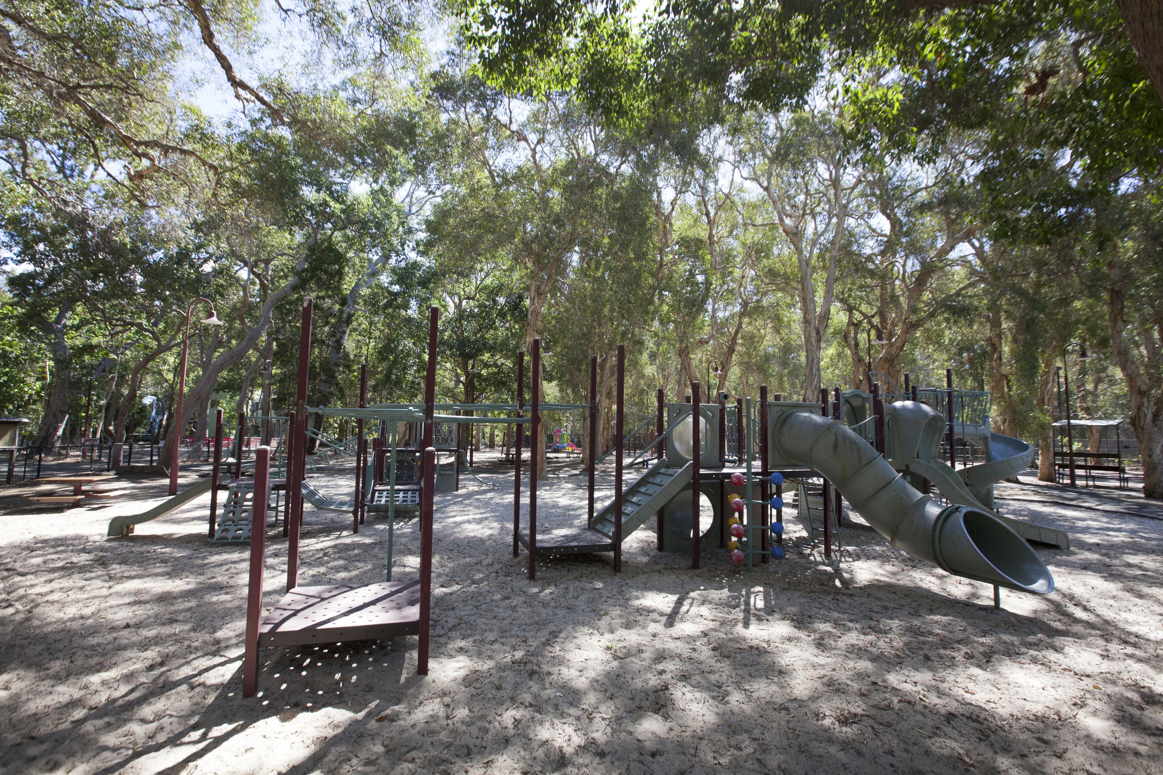 Tempat bermain anak - outdoor