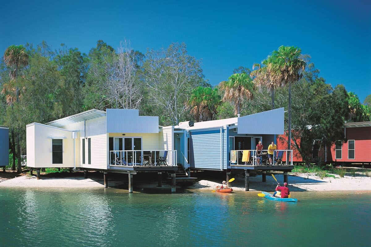 Bungalou, 2 dormitoris, primera línia de platja | Balcó