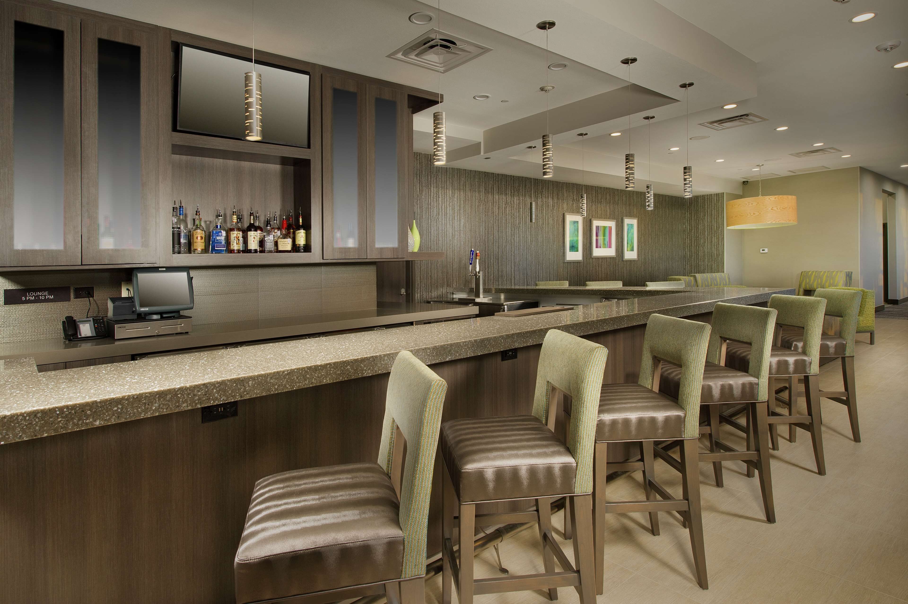 breakfast and dinner served, american cuisine