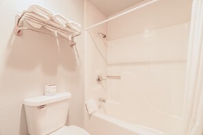 Room, 1 Double Bed, Non Smoking | Bathroom - Capital O Aurora Inn Monett US 60 (Aurora)