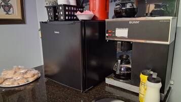 Tägliches inbegriffenes kontinentales Frühstück