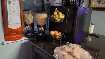 Tägliches inbegriffenes kontinentales Frühstück