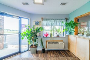 Reception - Capital O Aurora Inn Monett US 60 (Aurora)