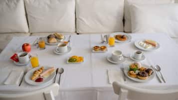 Tägliches Frühstücksbuffet (9.99 EUR pro Person)
