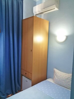Einzelzimmer | Zimmersafe, kostenloses WLAN, Bettwäsche