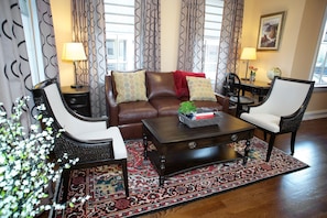 Room, 1 Bedroom, Kitchen | Living room