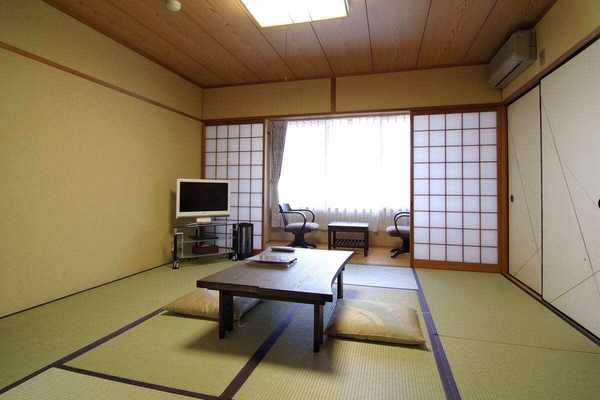 高級客房, 多張床, 共用浴室 (for 2-4 people) | 房內用餐