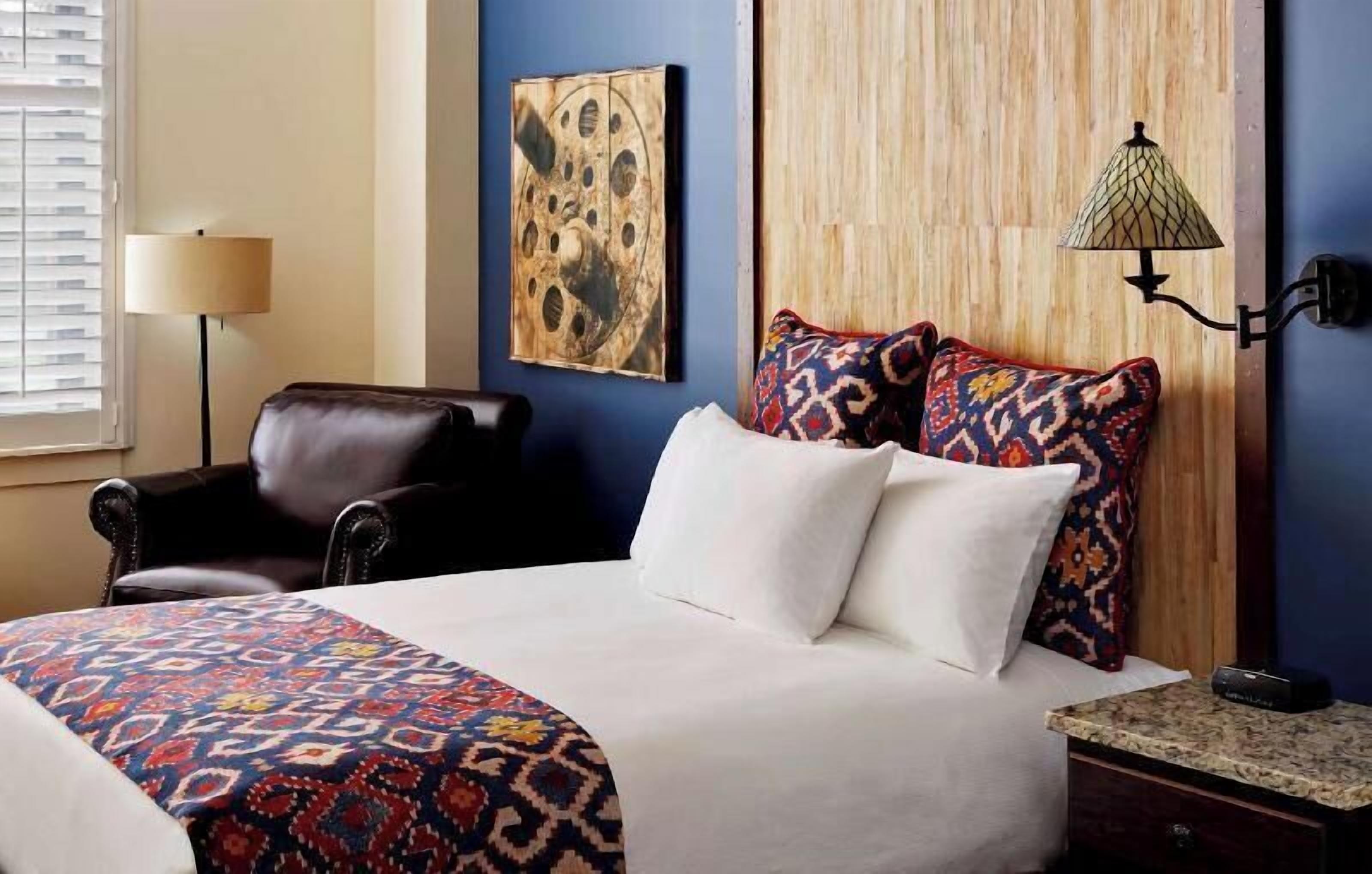 Premium bedding, in-room safe, iron/ironing board, free WiFi