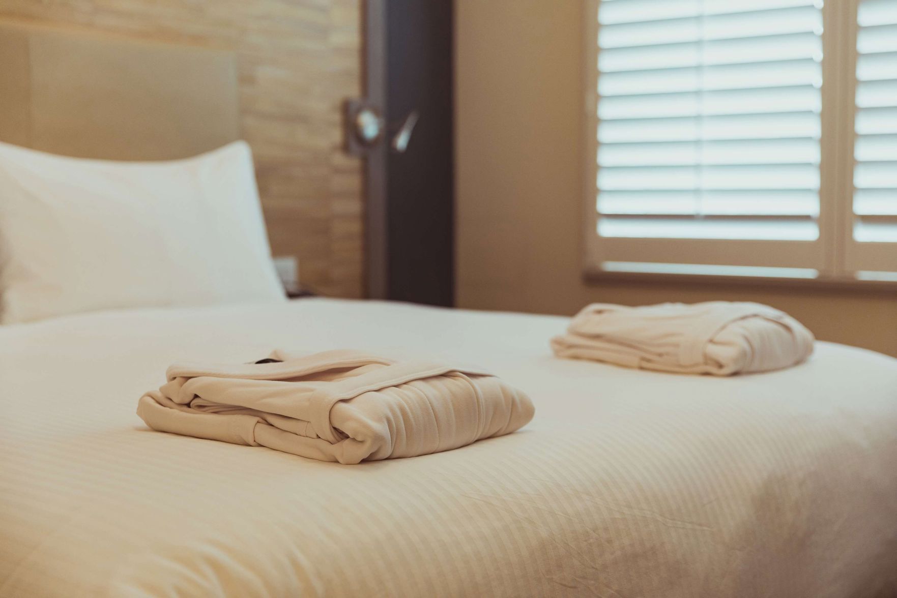 Premium bedding, in-room safe, iron/ironing board, free WiFi