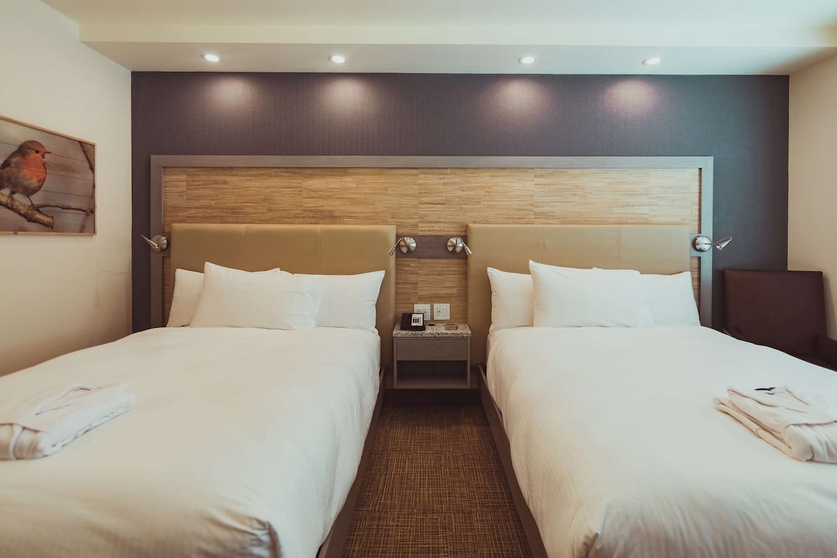 Premium bedding, in-room safe, iron/ironing board, free WiFi
