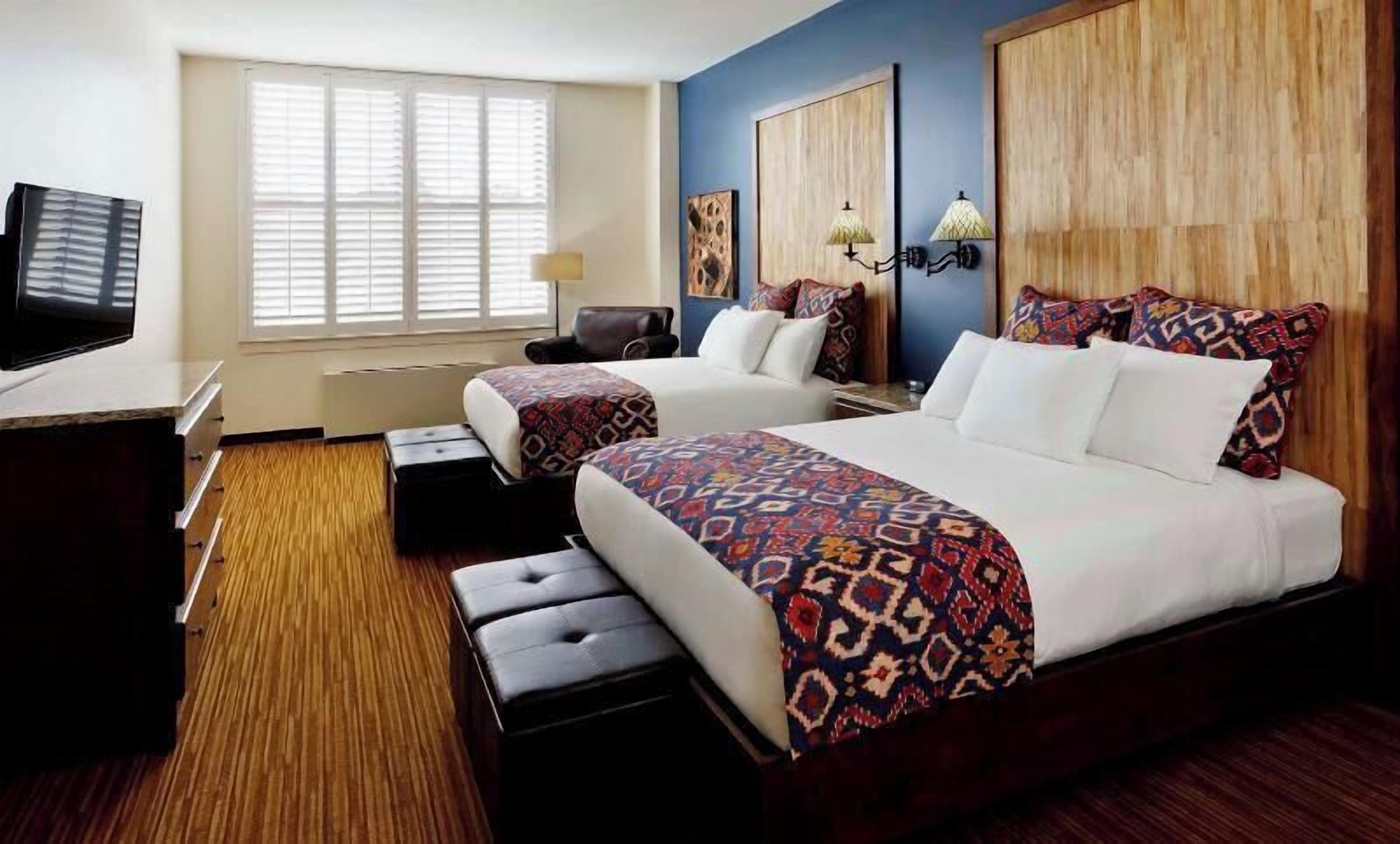 Premium bedding, in-room safe, iron/ironing board, free WiFi