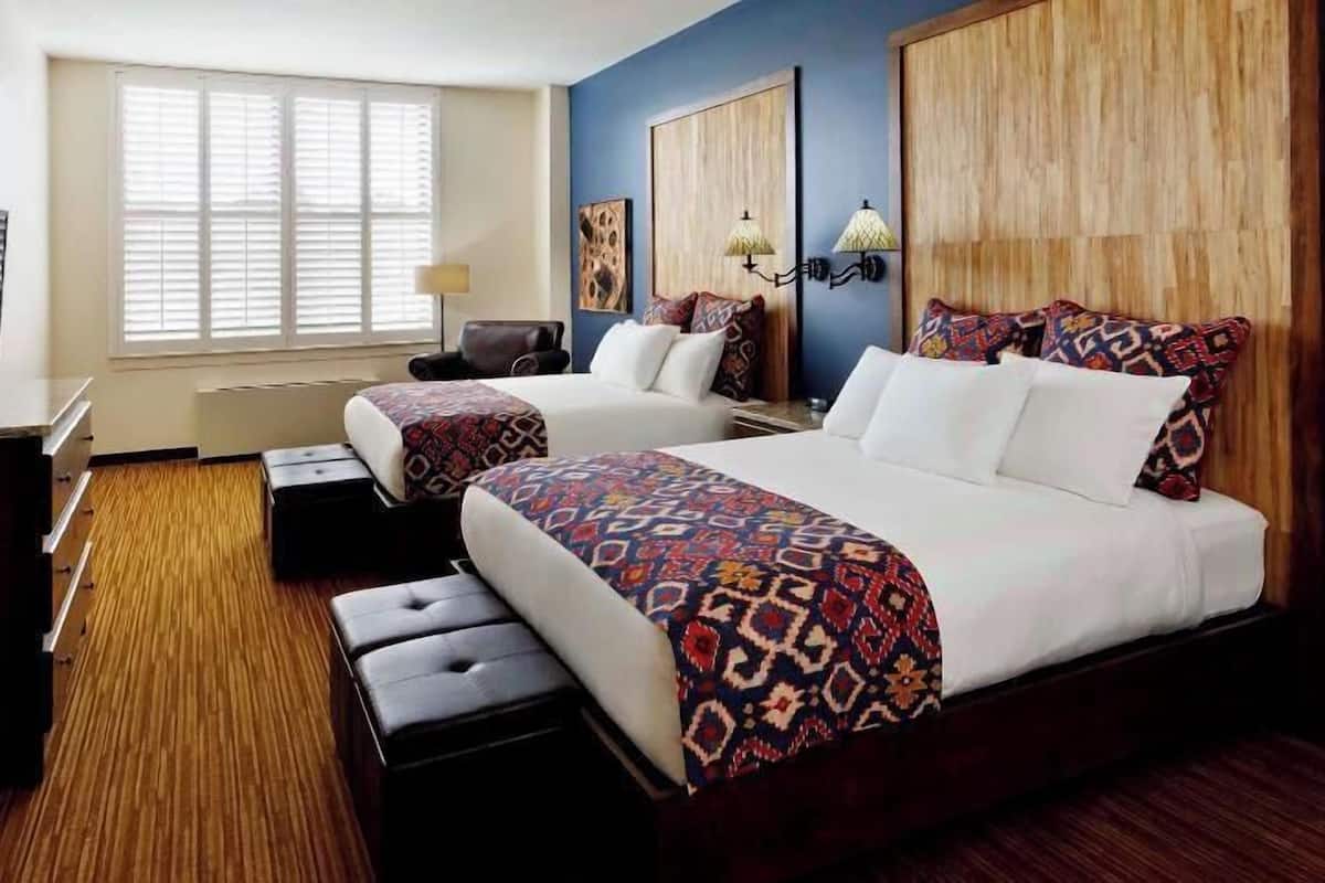 Premium bedding, in-room safe, iron/ironing board, free WiFi