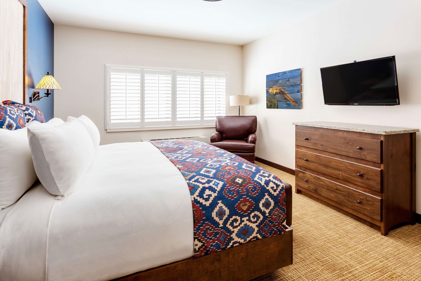 Premium bedding, in-room safe, iron/ironing board, free WiFi