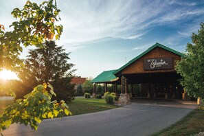 Front of property - Tailwater Lodge Altmar, Tapestry Collection by Hilton (Altmar)