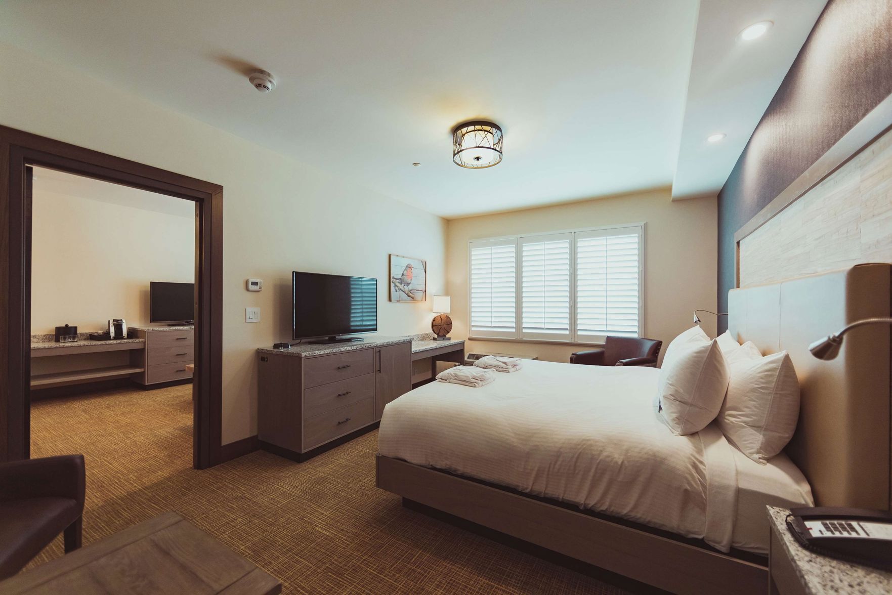 Premium bedding, in-room safe, iron/ironing board, free WiFi
