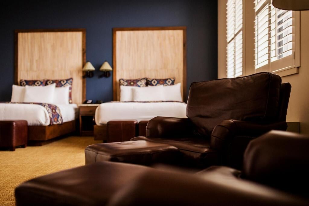Premium bedding, in-room safe, iron/ironing board, free WiFi