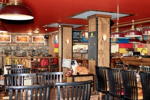 Restaurant - The Bulldog Hotel Silver Star (Silver Star Mountain)