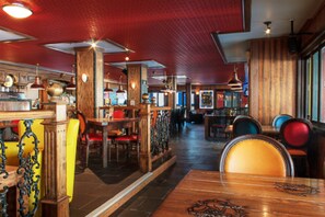 Interior - The Bulldog Hotel Silver Star (Silver Star Mountain)