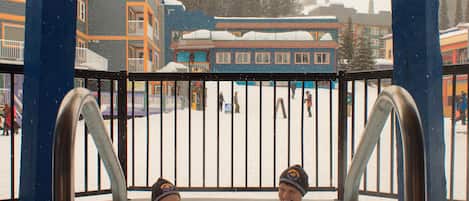 Bañera de hidromasaje al aire libre