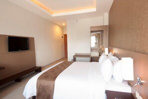 Minibar, in-room safe, desk, free WiFi - Lorin New Kuta Hotel (Pecatu)