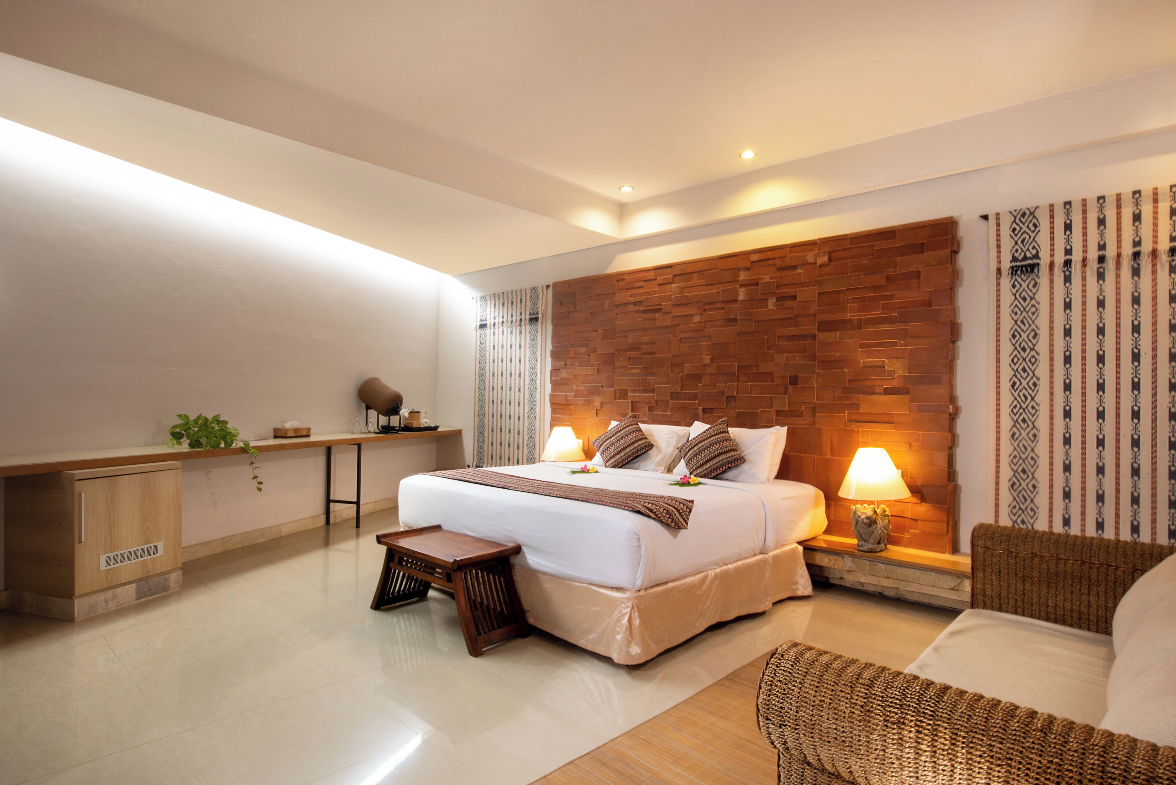 Suite (Terracota) | Minibar, in-room safe, desk, iron/ironing board