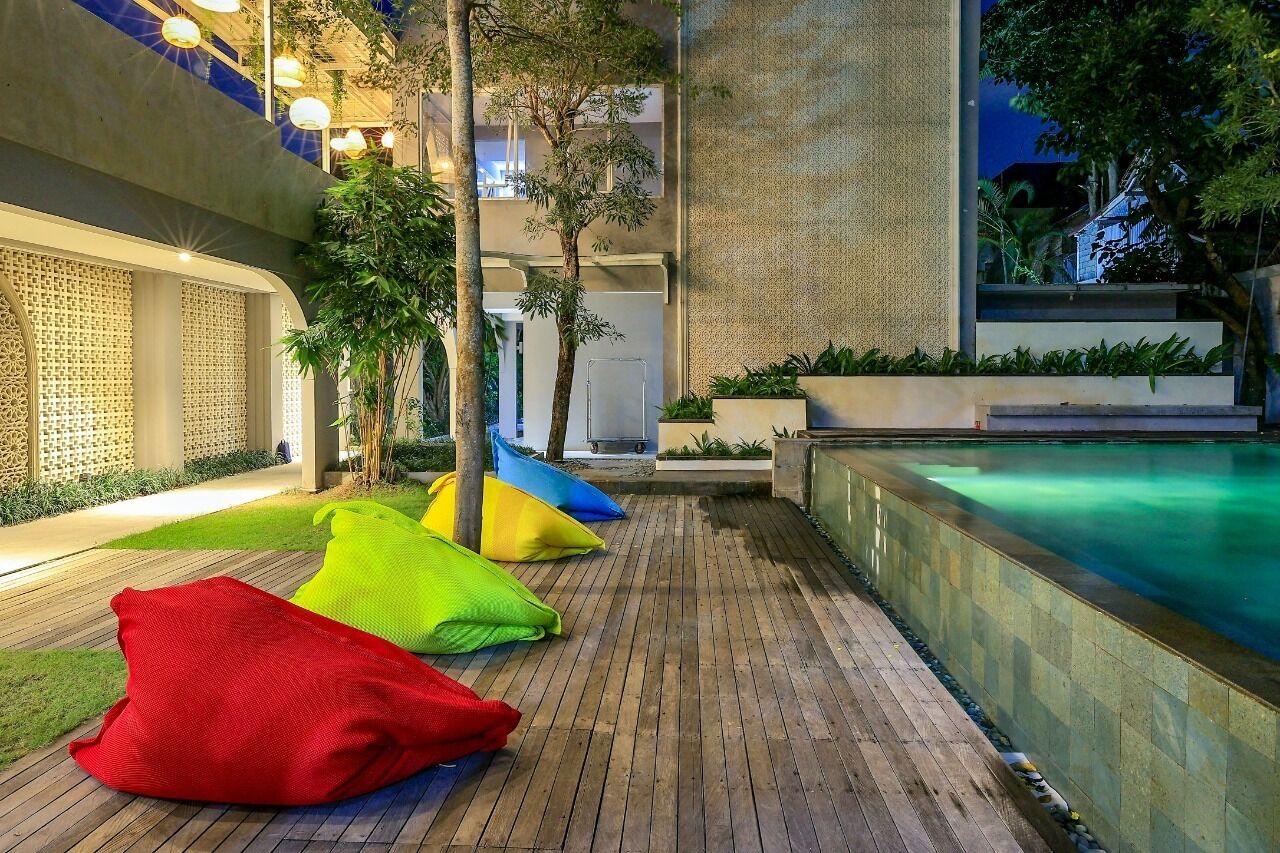 Outdoor pool, sun loungers