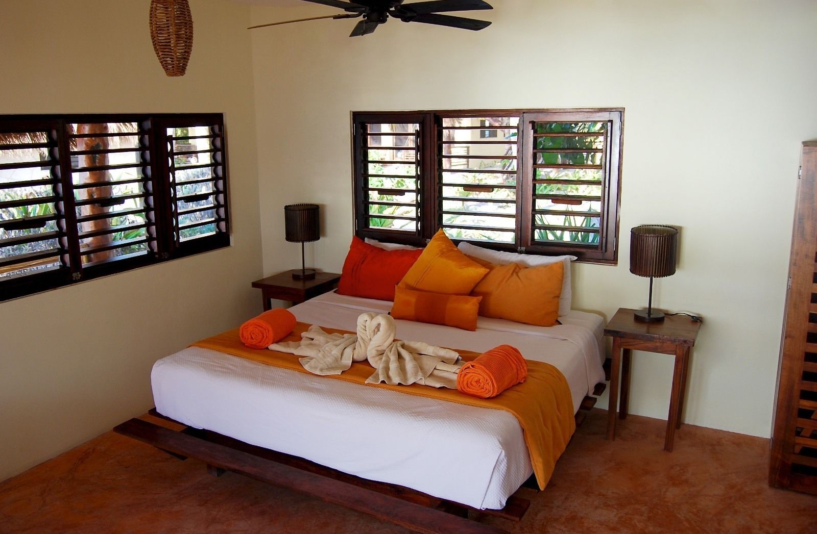 Colchones Select Comfort y caja de seguridad en la habitación 